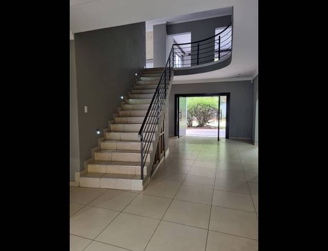 6 BEDROOM HOUSE FOR SALE IN BRYANSTON